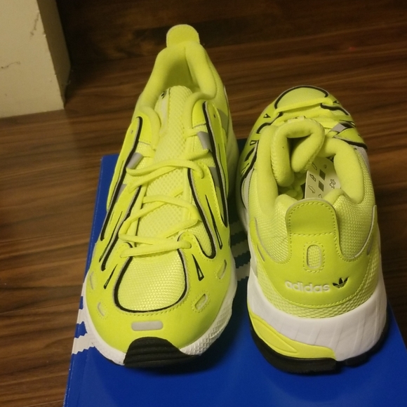 Sneakers - Picture 3 of 4